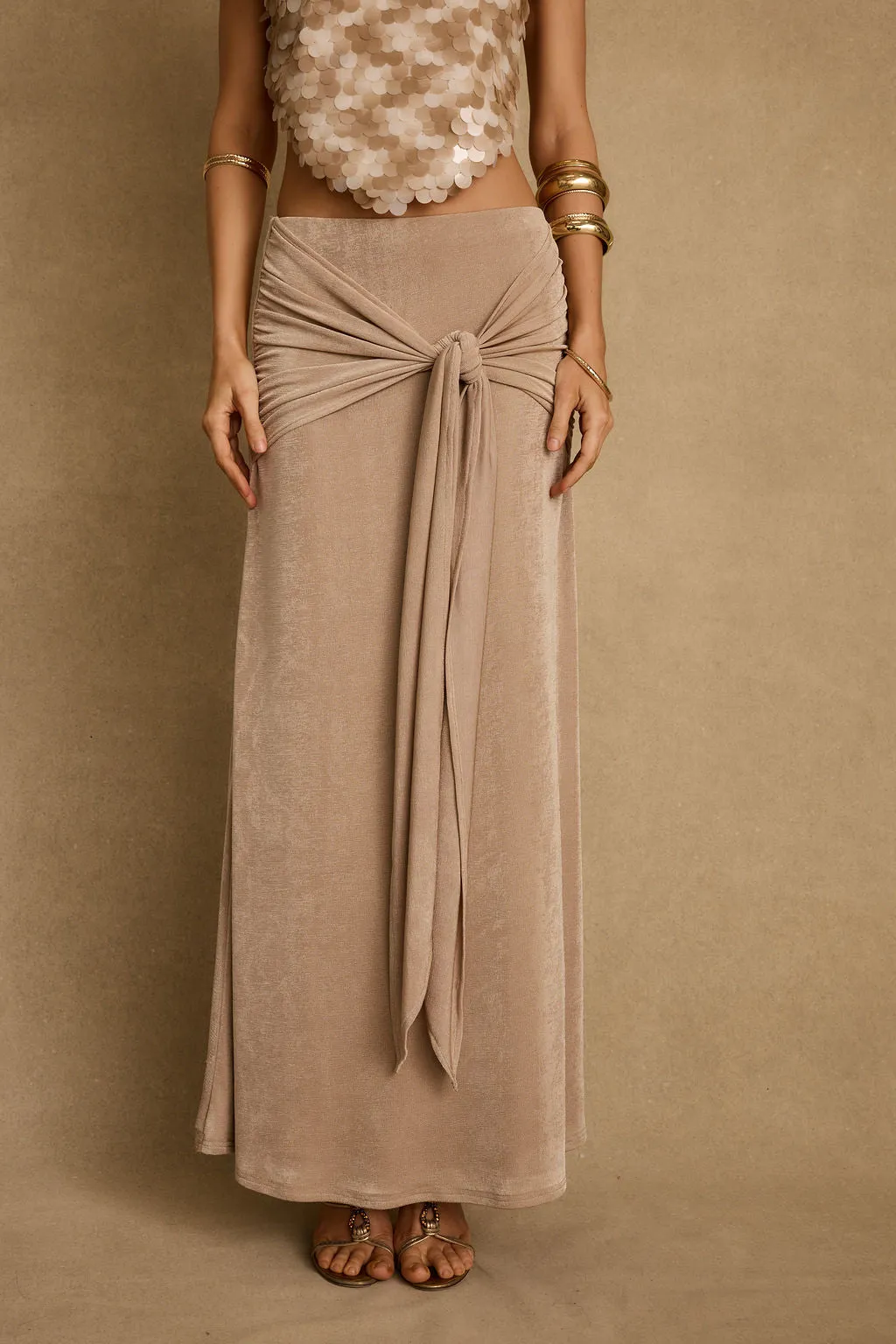 Almara Champagne Maxi Skirt elegan dari LONCENGTOTO