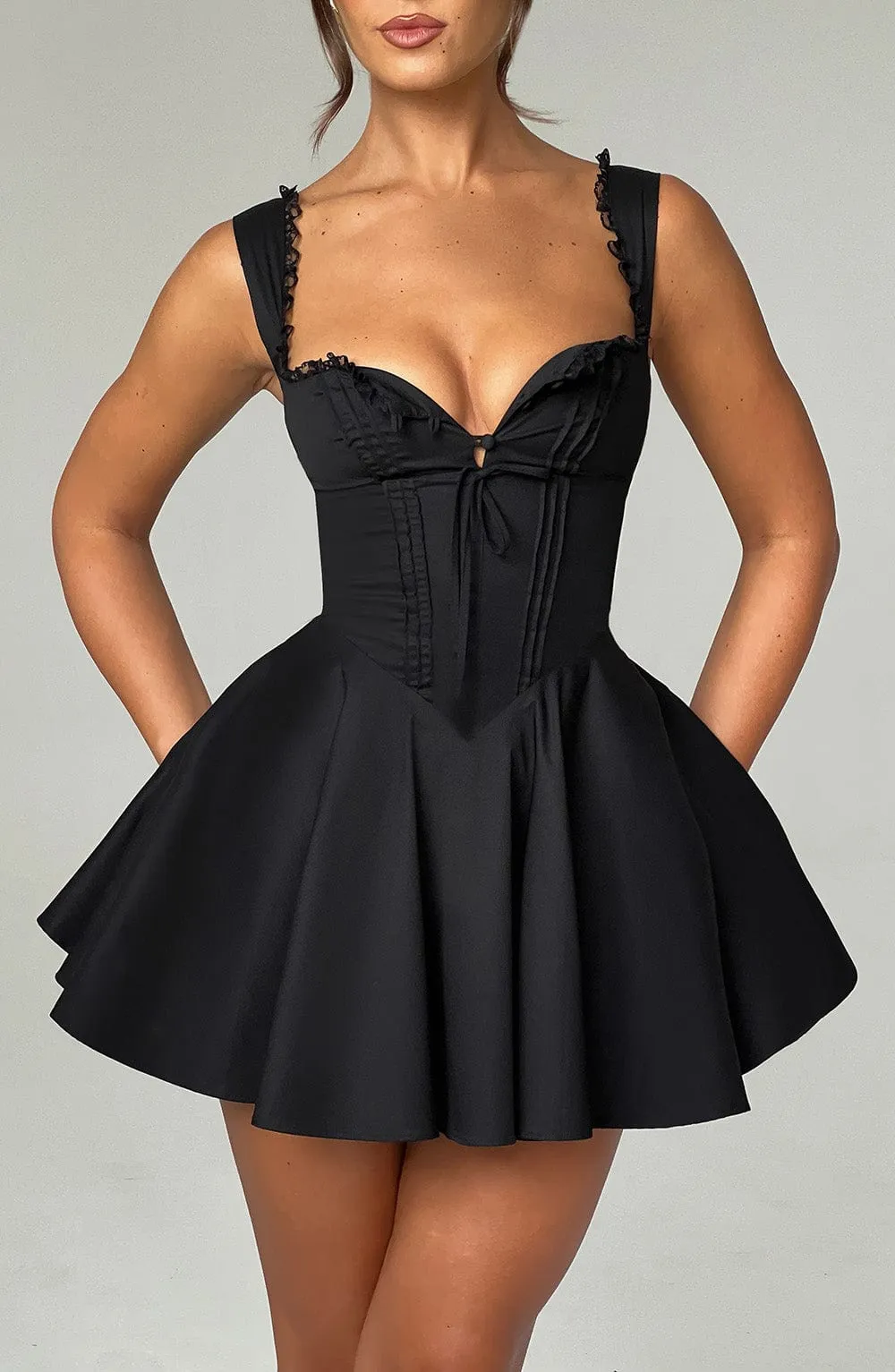 3RAJA Antonella Mini Dress Black tampak depan dengan desain elegan