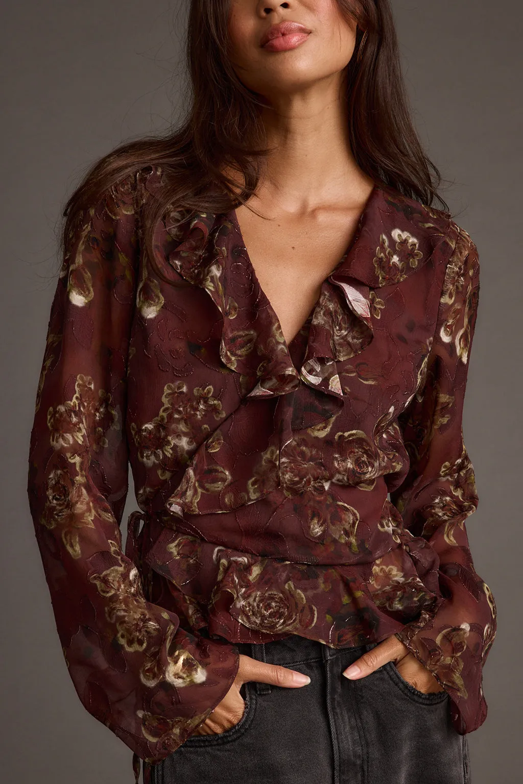 SEVENGAMING Dominique Plum Floral Blouse dengan motif bunga romantis