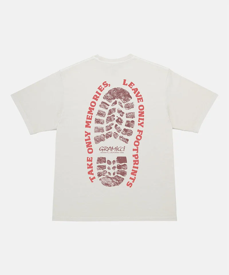 GENDUTQQ Footprints Tee Pigment Dyed warna natural dengan grafis di bagian belakang