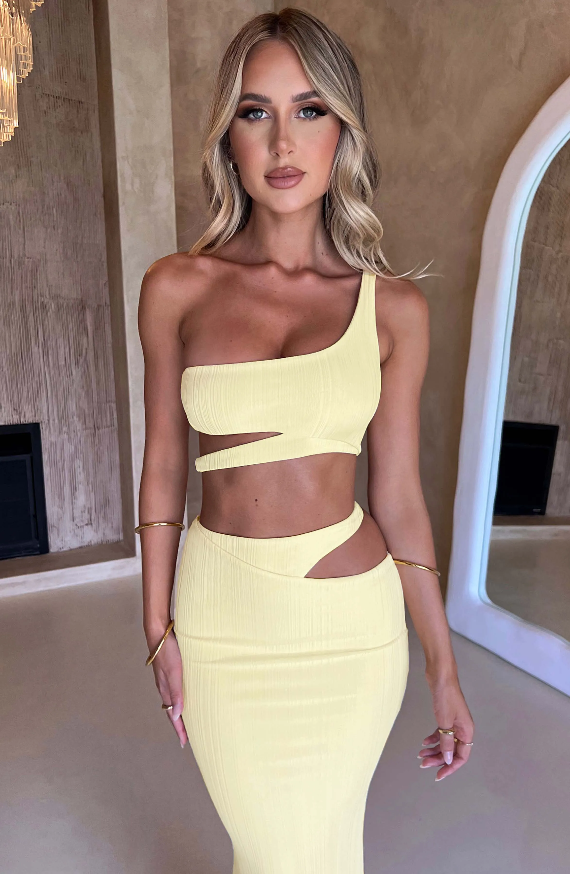 Kaela Top Lemon asymmetric crop top wanita warna kuning cerah dari koleksi LONCENGTOTO