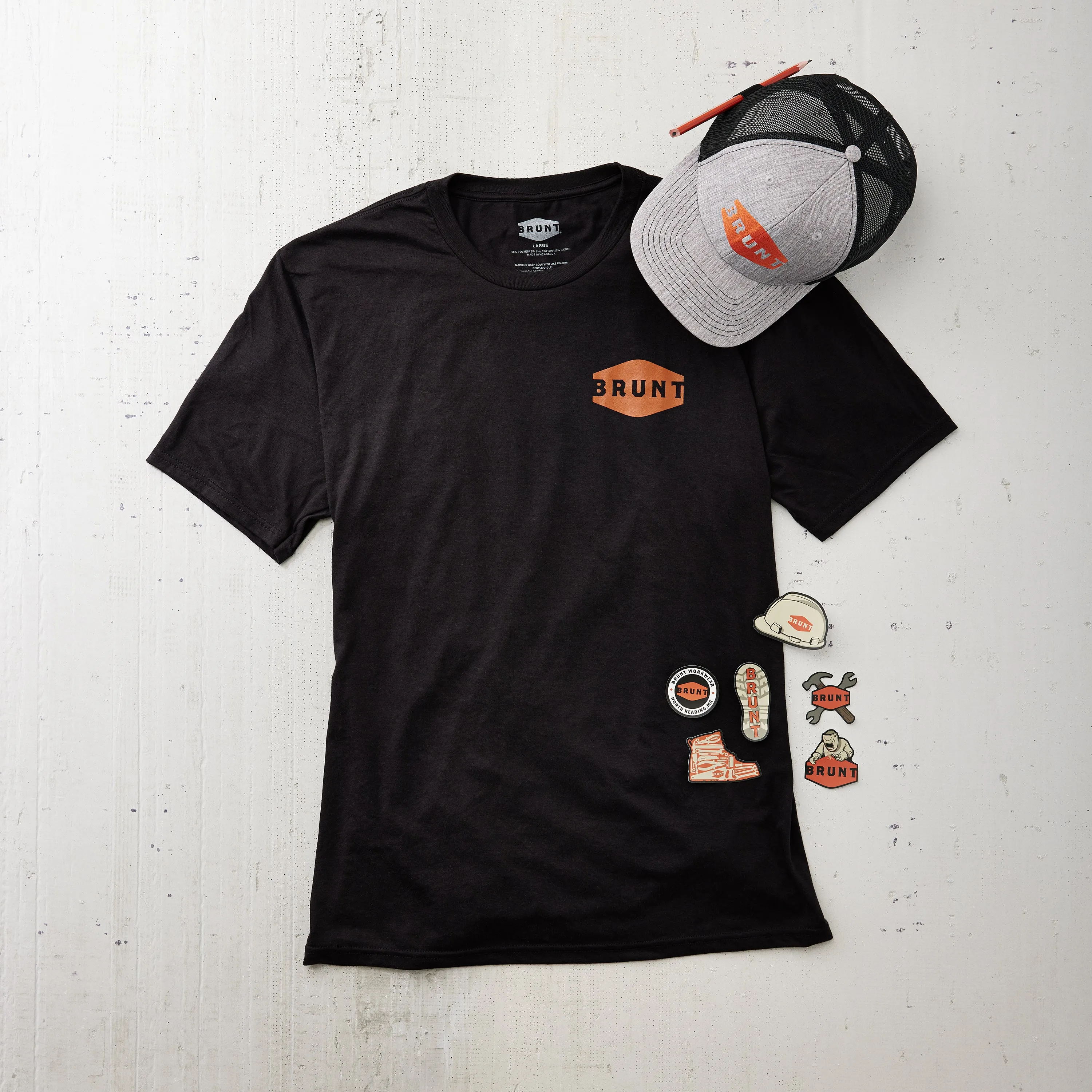 Exclusive BRUNT Box berisi kaos hitam, topi, stiker, dan pensil dari MERPATI77