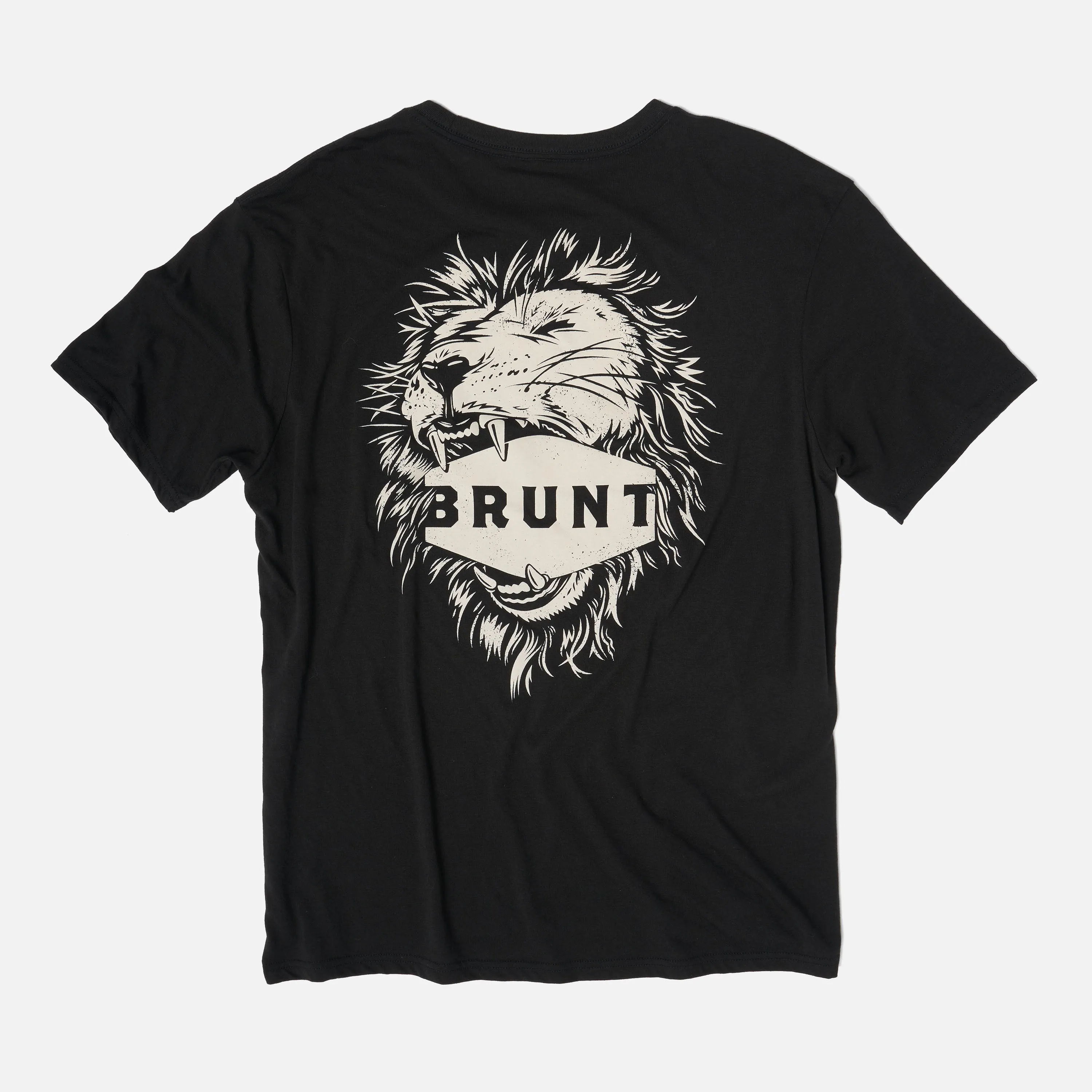 Kaos distro The Lion Tee warna hitam dengan sablon singa di bagian belakang