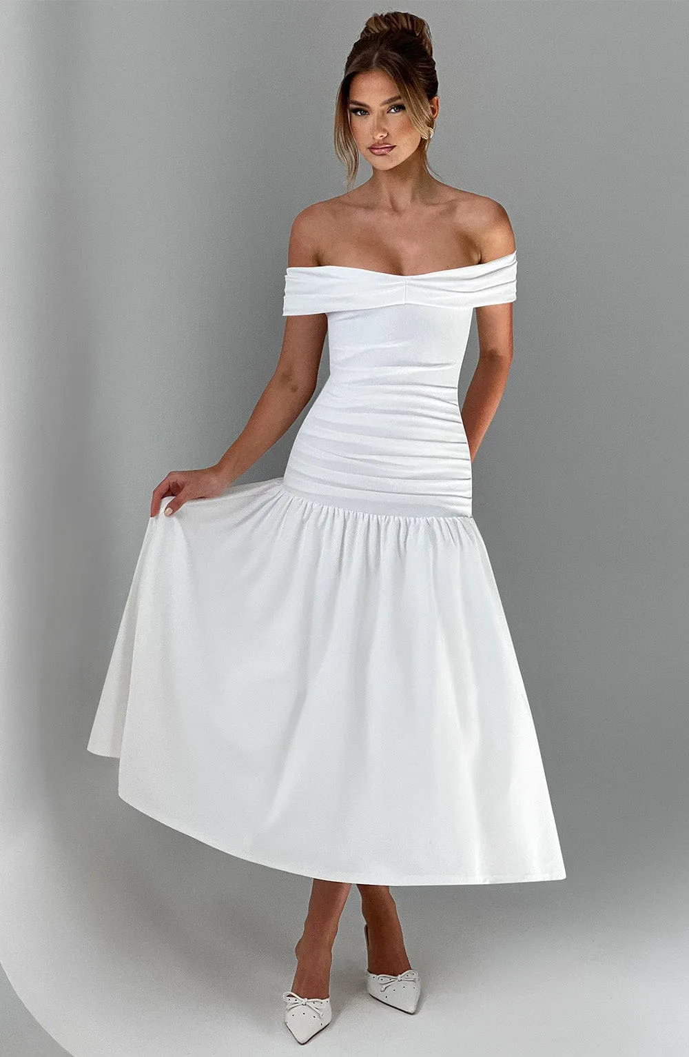 VIP SLOT ONLINE Wilhelmina Midaxi Dress Ivory tampak depan dengan detail lipit